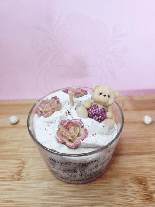 Bougie - L'Ourson et son cœur en roses - Parfum : Vanille des îles